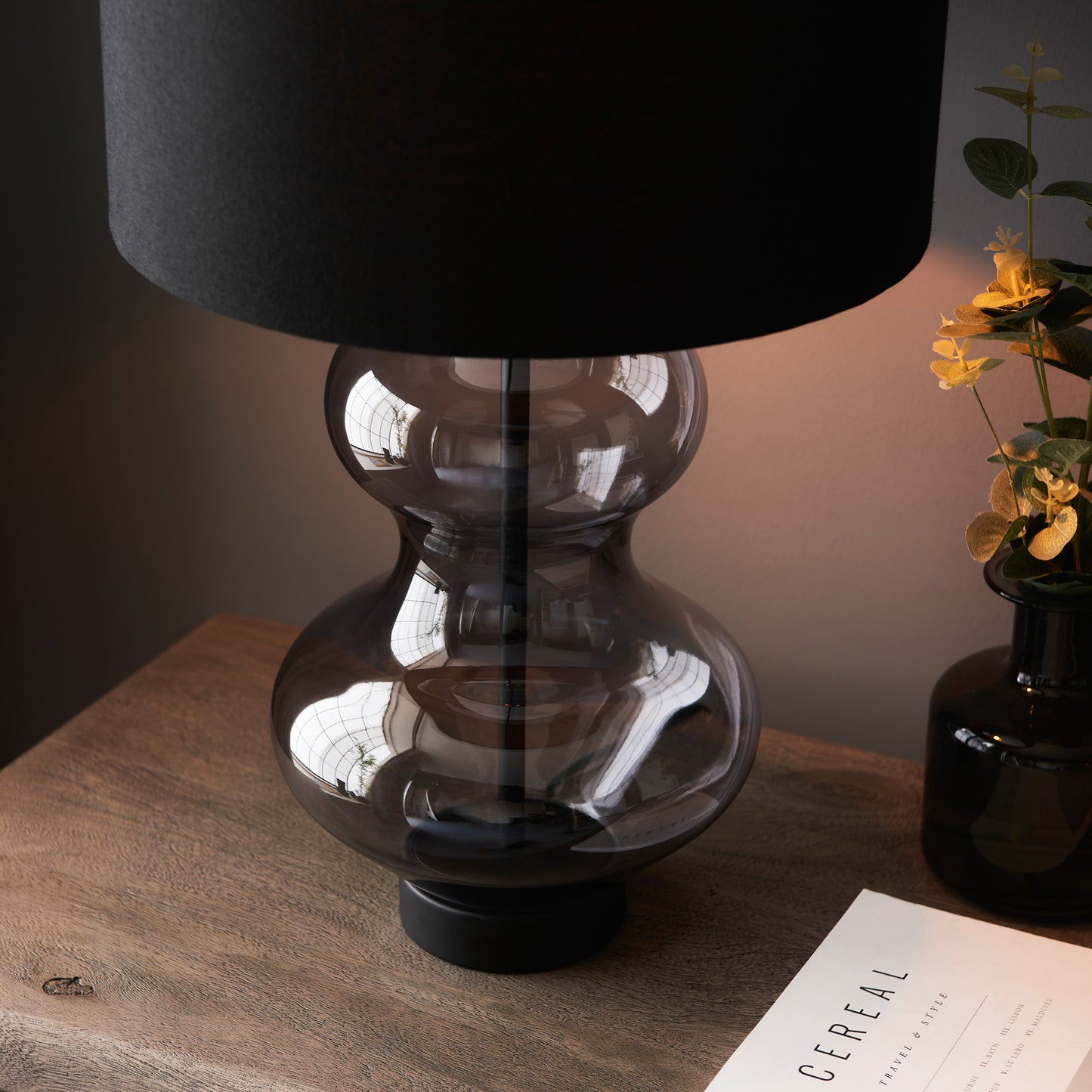 Kelda Shaped Table Lamp Black